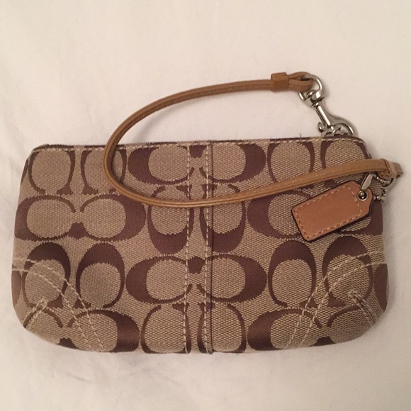 Coach Buckle C Wristlet - Picture 3 of 5